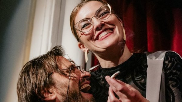 ПРЕМИЈЕРА ДЕЧКО ИЗ ПОСЛЕДЊЕ КЛУПЕ: Нови наслов на репертоару Народног позоришта Тоша Јовановић