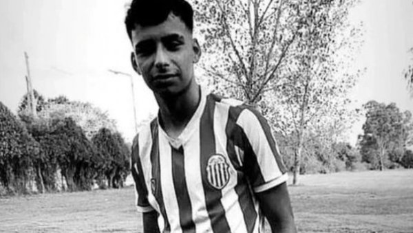 СТРАВИЧНО УБИСТВО ПОДИГЛО ДРЖАВУ НА НОГЕ: Полицајци упуцали седамнаестогодишњег фудбалера