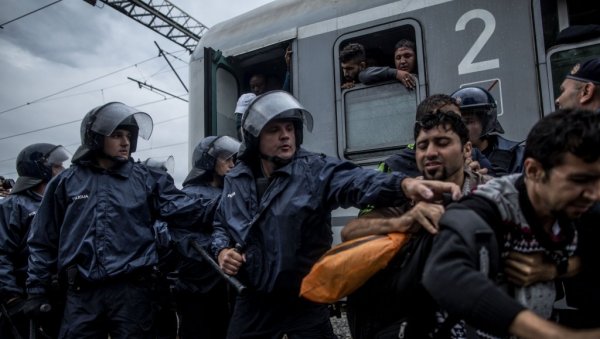 ЗБОГ НАСИЉА НАД МИГРАНТИМА: Хрватским полицајцима изречена мера условног отказа