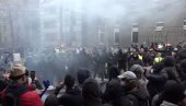 HAOS U PARIZU: Sukob policije i Žutih prsluka, ima povređenih (VIDEO)