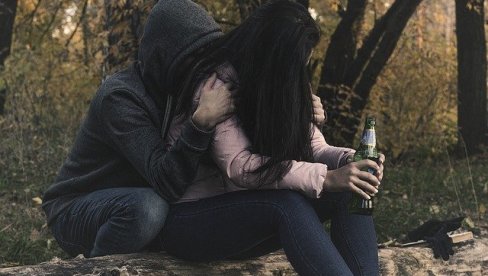 ŠESTINA NACIJE IMA PROBLEM SA PIĆEM: U Srbiji se od početka pandemije kovida značajno povećao broj alkoholičara