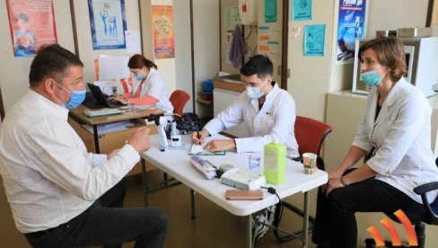 VELIKO INTERESOVANJE MEŠTANA: Više od 200 žitelja Sečnja na očnim pregledima kod ruskih lekara
