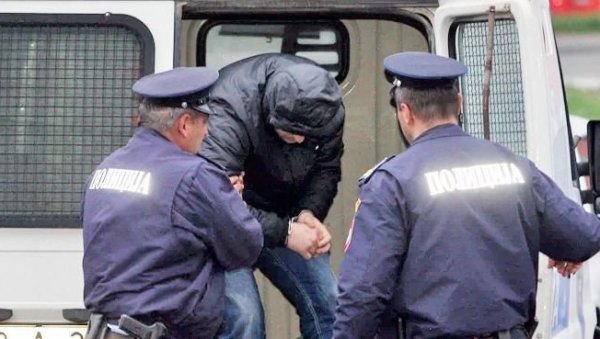 ВЕЛИКО ХАПШЕЊЕ У СУРДУЛИЦИ: Ухапшени због сумње да су издавали лазне папире за извоз, трага се за Црногорцем