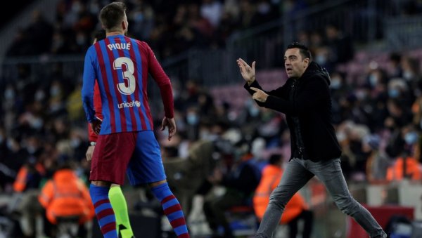 БАРСИН КАПИТЕН ОГОРЧЕН: Пике свима показао плату (ФОТО)