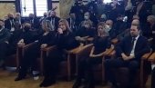 DECA MERIME NJEGOMIR U SUZAMA: Svi u crnini na komemoraciji majci u Kamenoj sali RTS-a (VIDEO)
