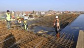 NADVOŽNJAKOM DO KRAJA GODINE: Napreduju radovi na kompletnoj izgradnji pružnog prelaza u Batajnici