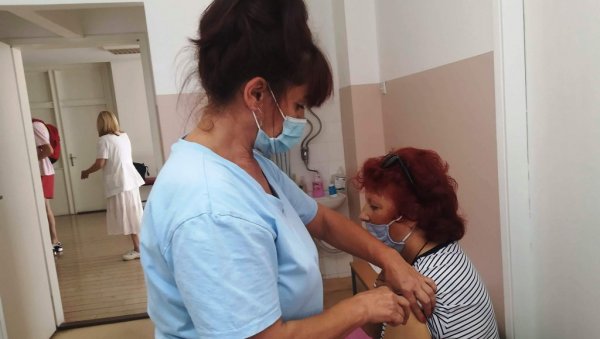 ИМУНИЗАЦИЈА ПРОТИВ КОВИДА У ПАРАЋИНУ: Највише грађана се цепило синофармом, на другом месту фајзер