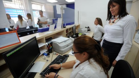 УГАШЕНА ПОЛОВИНА ФИЛИЈАЛА: За деценију у Србији број банака се смањио за десет, а чак је и запослених мање за четвртину