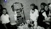 POMANA JE JOŠ JEDAN VLAŠKI OBIČAJ ZA MRTVE: Bogata trpeza godinu dana od smrti pokojnika, glavni gost za stolom - spomenik (FOTO/VIDEO)