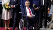 ЗЕМАН ИЗАШАО ИЗ БОЛНИЦЕ: Чешки председник поново пуштен на кућно лечење