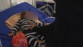 ДЕТЕ ИЗДАХНУЛО УСРЕД ИНТЕРВЈУА: Потресна посета шведског репортера сиротишту у Јемену