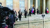 МАКРОНУ БЛИЖИ ШОЛЦ НЕГО АНГЕЛА: Новоизабрани канцелар Олаф Шулц за прву инострану посету традиционално одабрао Француску