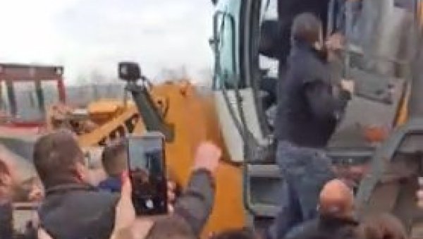 PEOPLE IN SABAC ANGRY FROM INJUSTICE: Prosecution did not request custody for a thug who beat an excavator