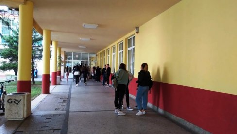 ПАРАЋИНСКА ШКОЛА ПОНОВО „СУПЕР ШКОЛА“: ЕТШ у програму размене ученика Западног Балкана