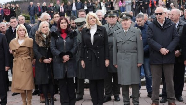 СРБИЈА ПАМТИ ГОЛОБРАДЕ ЖРТВЕ: Помен херојима Кадињаче