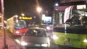 HAOS U BULEVARU DESPOTA STEFANA: Ogromna gužva zbog sudara automobila i autobusa (FOTO)