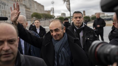 PRAZAN PUCANJ OKO SLANJA TRUPA: Erik Zemur optužuje francuskog predsednika Makrona da plaši Francuze
