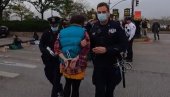 BRUTALAN OBRAČUN POLICIJE SA DEMONSTRANTIMA U NJUJORKU: Tuku ih pendrecima, udaraju pesnicama, lome prste...