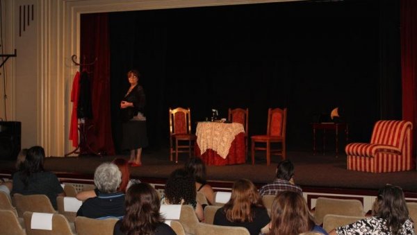 ДЕЦА ПАКЛА У КРУШЕВЦУ: Монодрама поводом Светског дана борбе против АИДС-a