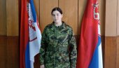 ЧАРДАШ ЗАМЕНИЛА СТРОЈЕВИМ КОРАКОМ: Реке је Мађарица која служи добровољни војни рок у Војсци Србије