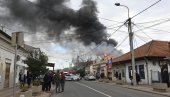 ГОВОРИО ЈЕ – САМО ВАЛЕНТИНА НИЈЕ ИЗАШЛА: Муж раднице нестале у пожару наишао када је ватра почела да гута тржни центар у Обреновцу (ФОТО)