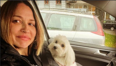 MARIJANA MIĆIĆ SA STOMAKOM DO ZUBA: Voditeljka broji sitno do porođaja,  fotografijama oduševila pratioce na Instagramu (FOTO)