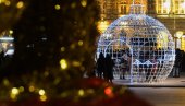 ЗИМСКА ФАНТАЗИЈА У НОВОМ САДУ: Град заблистао у најлепшем светлу, окићен у празничном духу