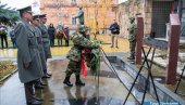 OBELEŽEN DAN RATNIH VETERANA: Položeni venci na spomen obeležje poginulim Zrenjanincima (FOTO)
