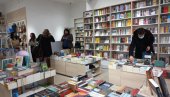 KOSMOS SADA I U BULEVARU: Muharem Bazdulj svečano otvorio novu knjižaru u prestonici