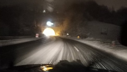 BEZ ZIMSKE OPREME NE KREĆITE NA PUT: Iz Puteva Srbije upućeno upozorenje vozačima!