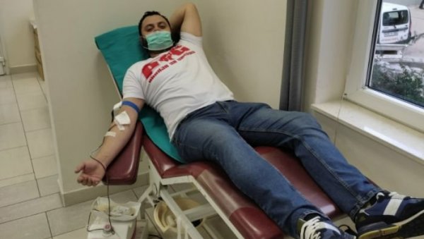 ХЕРЦЕГОВАЧКЕ ДЕЛИЈЕ У ХУМАНОЈ МИСИЈИ: Навијачи Звезде одазавли се акцији даривања крви