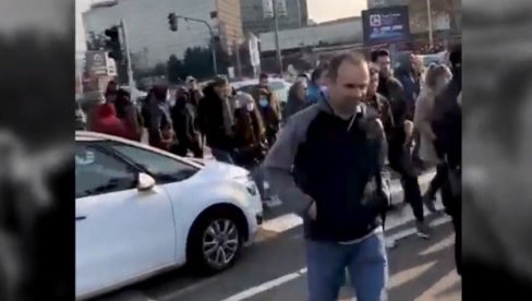 POČELO MALTRETIRANJE BEOGRAĐANA: Simpatizeri opozicije blokirali Brankov most, Gazelu i auto-put