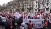PROTESTI ZDRAVSTEVNIH RADNIKA U PARIZU: Traže bolje uslove rada, mnogi nezadovoljni napuštaju profesiju (VIDEO)