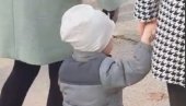 TUŽNA SCENA: Demonstranti rasplakali dete u Nišu (VIDEO)