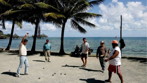 KORONA PARIZU ČUVA KALEDONIJU? Sledeće nedelje žitelji turističkog ostrva u Tihom okeanu ponovo glasaju o razvodu od Francuske