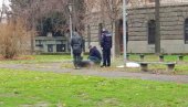 ПРОНАЂЕНО ТЕЛО МУШКАРЦА ПОРЕД СКУПШТИНЕ: Страшна сцена у парку у центру Београда
