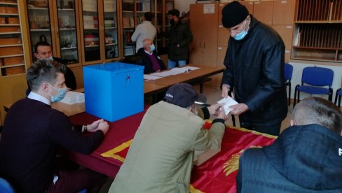 POČELA PREDIZBORNA TIŠINA U CRNOJ GORI: Pola miliona građana sutra bira između sedam kandidata