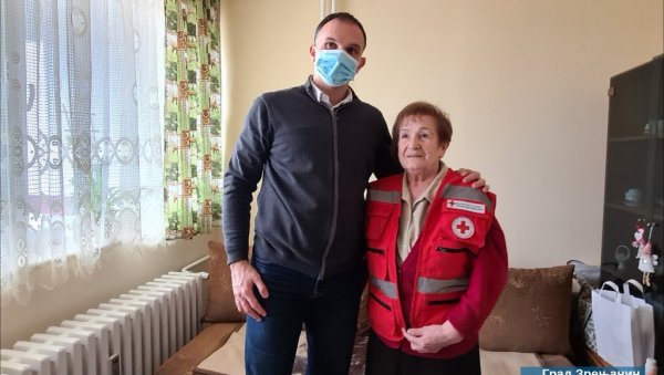 МАРИЈА ИЗ ЗРЕЊАНИНА ЈЕ ПРИМЕР ЗА СВЕ: Пуних 57 година волонтира у Црвеном Крсту!