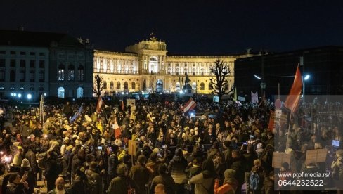 VANDALSKA PORUKA RUSIJI: Napadnuta ambasada u Beču