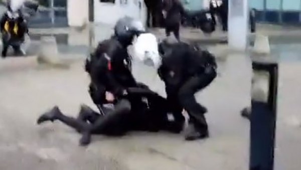 ПОГЛЕДАЈТЕ: Акција полиције у Француској током протеста (ВИДЕО)