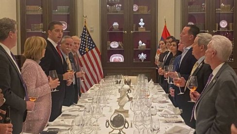 ХАРАДИНАЈ: Конгресмени на вечери код српског амбасадора, а наш комунистички премијер поносан на смањење трошкова