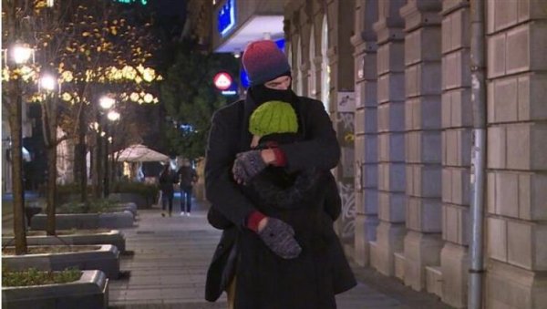 НЕСВАКИДАШЊИ ПЕРФОРМАНС: Загрљај незнанаца у Београду који ће трајати 24 сата!