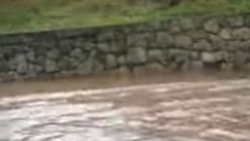 TEŠKA NOĆ ZA OPŠTINU DICMO: Poplavljene saobraćajnice i polja, voda prodrla u kuće, stanovništvo evakuisano (VIDEO)