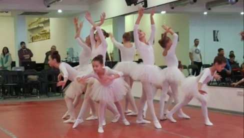 BALERINAMA IZ GRAČANICE PRVA ČETIRI MESTA: Devojčice sa severa KiM trijumfovale na Internacionalnom takmičenju u klasičnom i modernom baletu