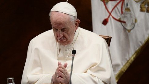 ТО ЈЕ ТРАГЕДИЈА! Папа Фрања забринут јер све мање парова жели децу