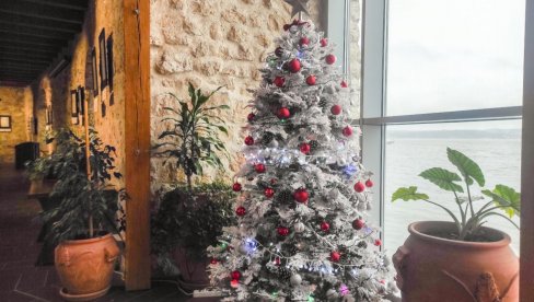 PREDNOVOGODIŠNJA ATMOSFERA: Novogodišnji dekor u Golubačkom gradu