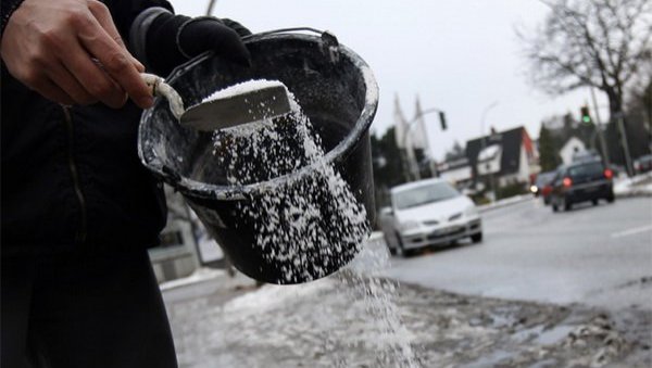 ПОДЕЛА ИНДУСТРИЈСКЕ СОЛИ: Општина Чукарица спремно дочекује зиму