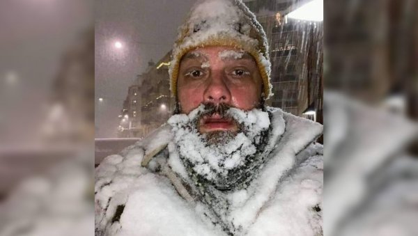 НЕВЕРОВАТНА СЦЕНА: Човек окован снегом и ледом на -43 степена! (ФОТО/ВИДЕО)