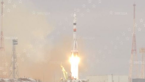 RUSI LANSIRALI TURISTU U SVEMIR: Japanski milijarder Sojuzom poleteo sa Bajkonura (VIDEO)
