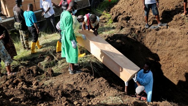 ПРВА У НИЗУ МАСОВНИХ САХРАНА: У Папуи Новој Гвинеји укопана тела 54 особе, још 250 у мртвачници (ФОТО)
